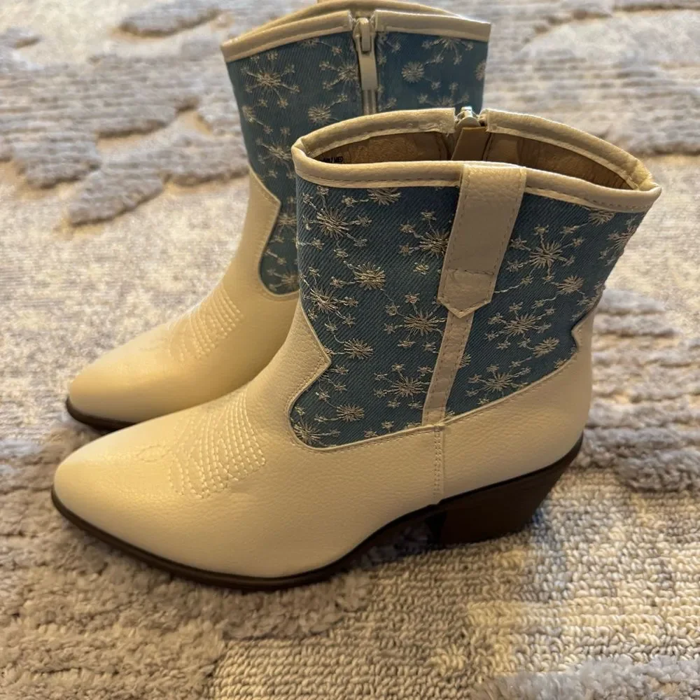 Olivia & kate Women's White and Blue Snowflake Boots 7